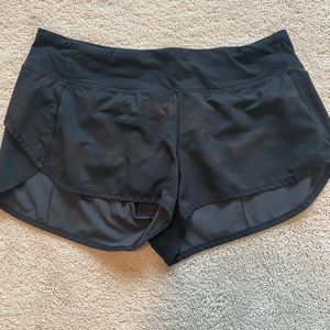 Women’s Lululemon black camo speed short